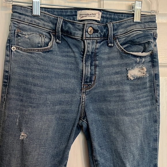 Abercrombie & Fitch distress ankle jeans 26 EUC - Picture 2 of 10